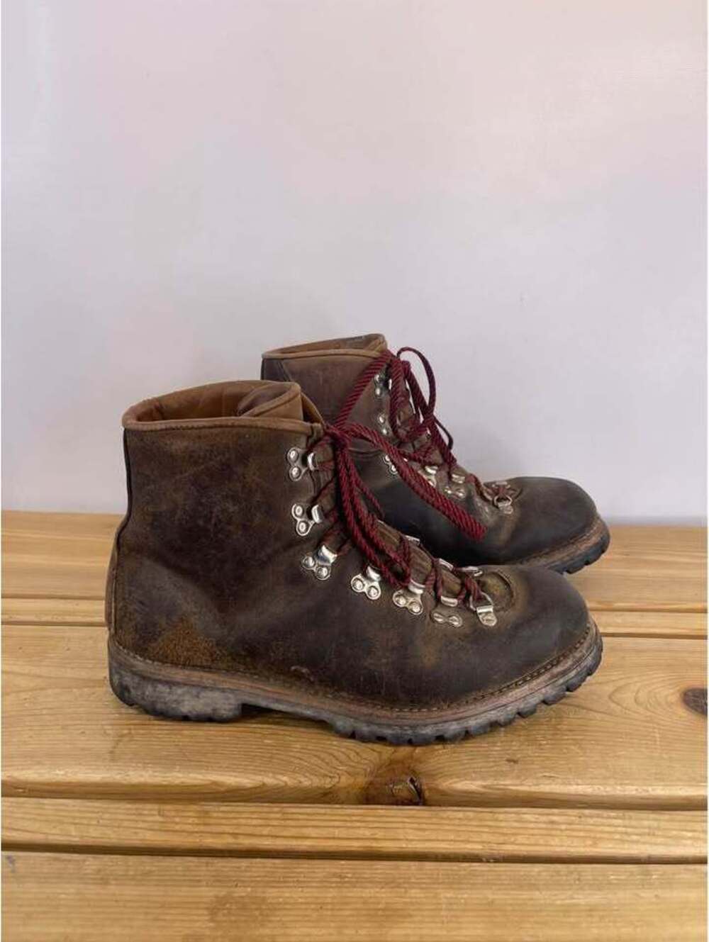 Vintage Vibram Leather Hiking Boots Size 8M